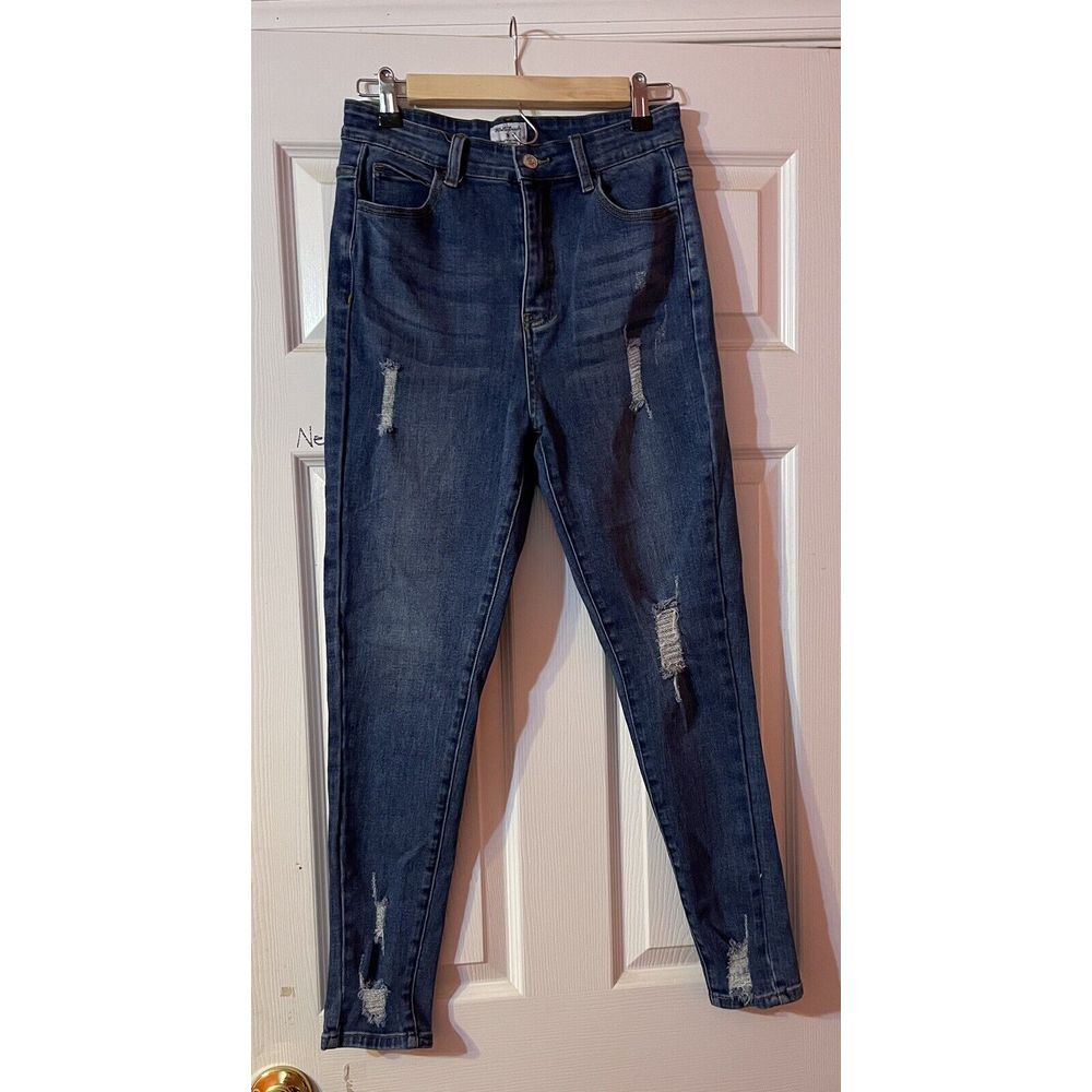 White Birch Jeans‎ Women's  Sz M Stretchy Distressing Medium Wash